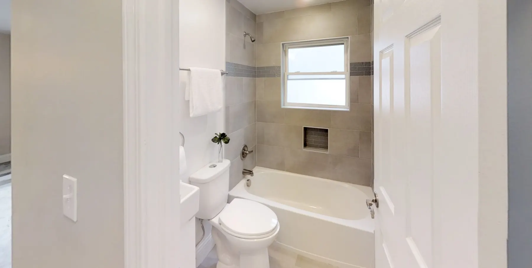1-bedroom bathroom